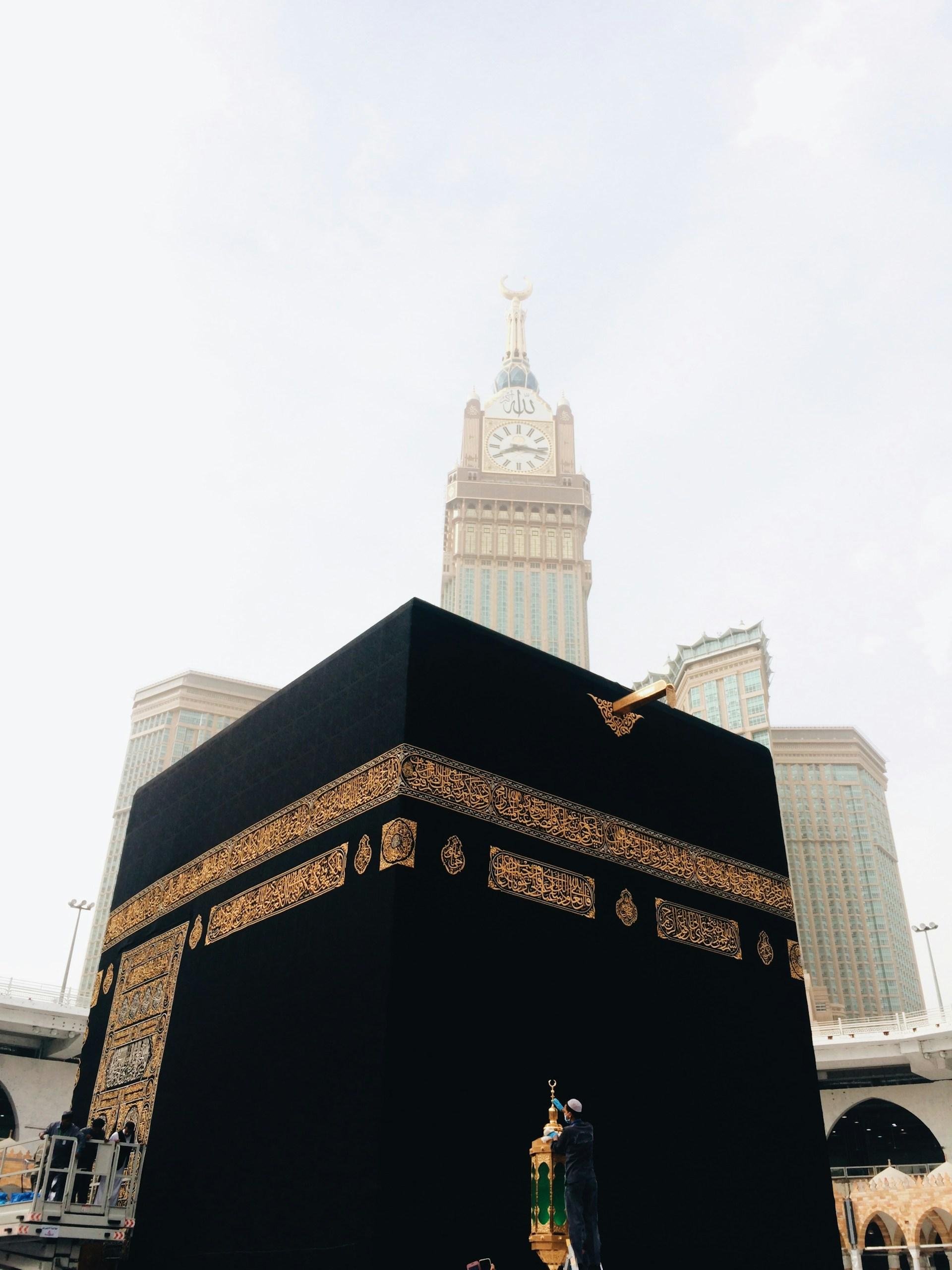 Luxury 10-Night Hajj and Umrah Package from the UK